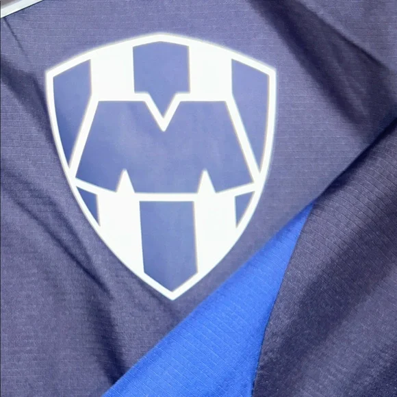 Monterrey puma windbreaker - Picture 3 of 6